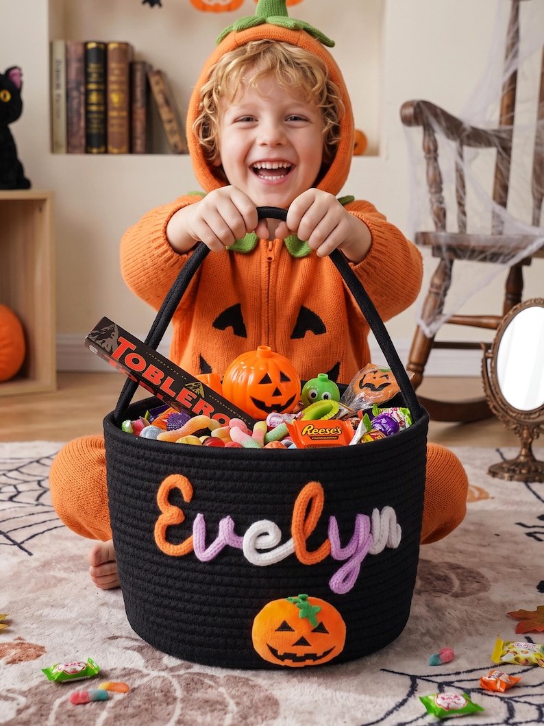Personalized Halloween Treat Basket, Trick or Treat Bag, Halloween Candy Basket, Trick or Treat Basket, Candy Tote, Halloween gift, Halloween Tote