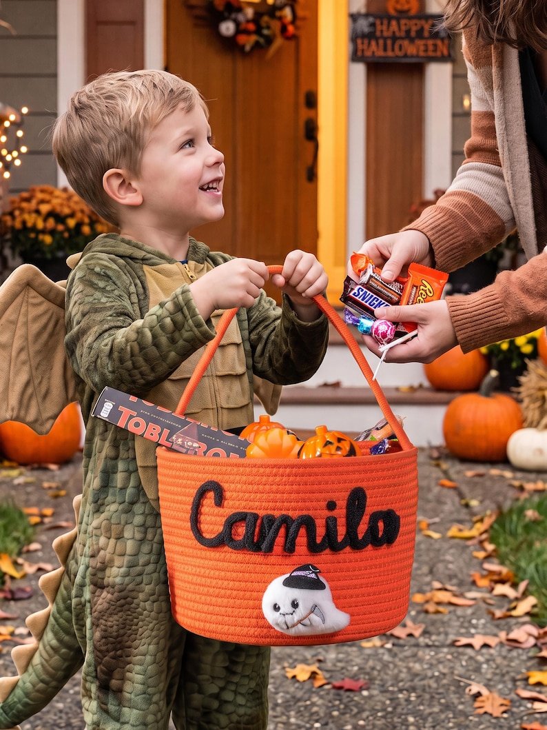 Personalized Halloween Treat Basket, Trick or Treat Bag, Halloween Candy Basket, Trick or Treat Basket, Candy Tote, Halloween gift, Halloween Tote
